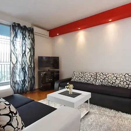 Hotel Lucija 3*